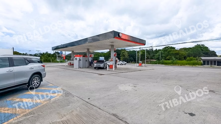 Venta de gasolinera con 2 locales comerciales en Penonomé