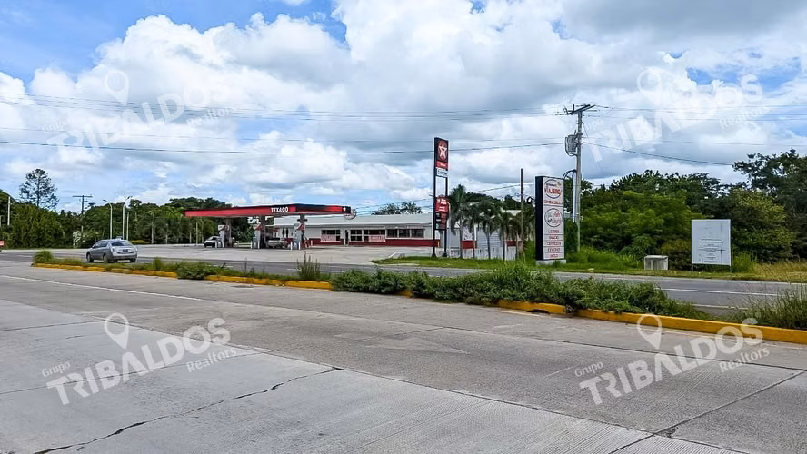 Venta de gasolinera con 2 locales comerciales en Penonomé