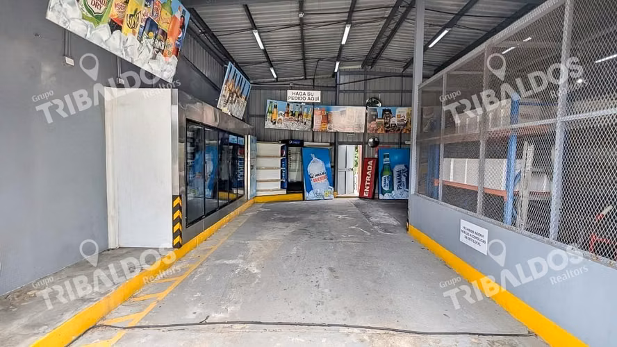 Venta de gasolinera con 2 locales comerciales en Penonomé
