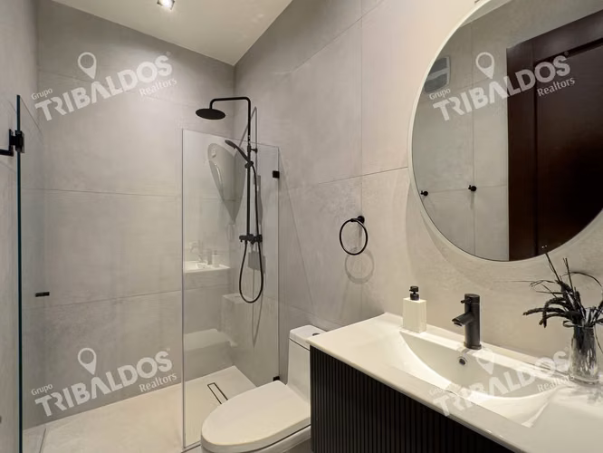 VENTA DE ESPECTACULAR APARTAMENTO REMODELADO CON PISCINA PROPIA  EN P.H. AQUALINA – PUNTA PACIFICA