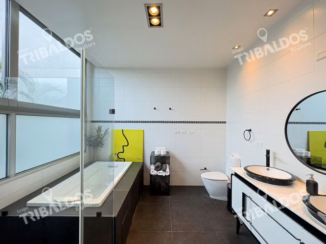 VENTA DE ESPECTACULAR APARTAMENTO REMODELADO CON PISCINA PROPIA  EN P.H. AQUALINA – PUNTA PACIFICA