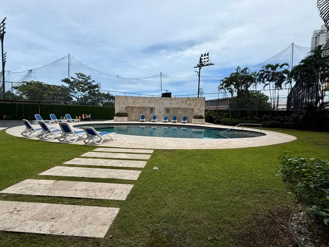 VENTA DE ESPECTACULAR APARTAMENTO REMODELADO CON PISCINA PROPIA  EN P.H. AQUALINA – PUNTA PACIFICA