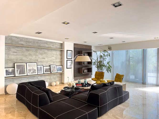 VENTA DE ESPECTACULAR APARTAMENTO REMODELADO CON PISCINA PROPIA  EN P.H. AQUALINA – PUNTA PACIFICA