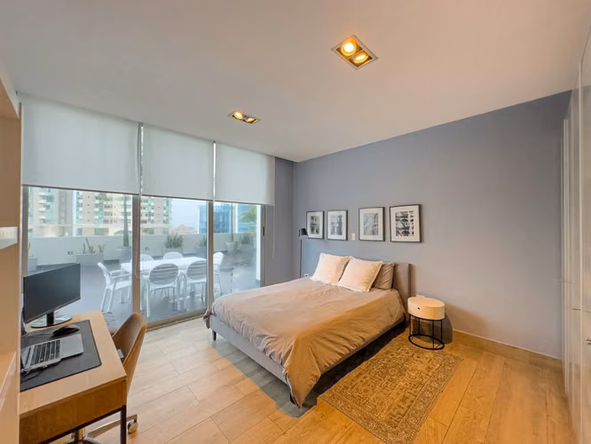 VENTA DE ESPECTACULAR APARTAMENTO REMODELADO CON PISCINA PROPIA  EN P.H. AQUALINA – PUNTA PACIFICA