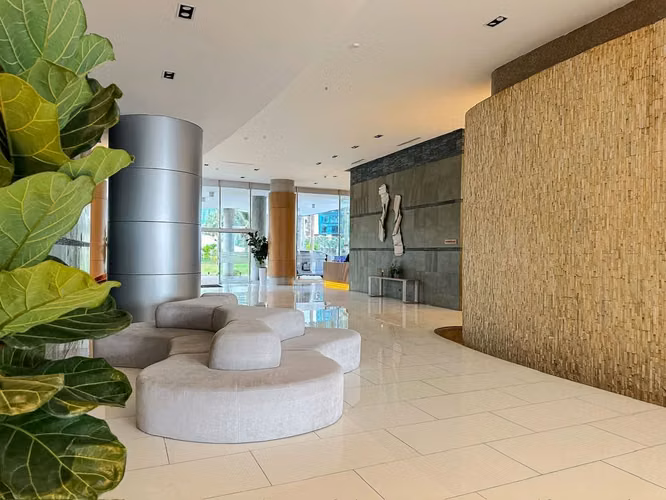VENTA DE ESPECTACULAR APARTAMENTO REMODELADO CON PISCINA PROPIA  EN P.H. AQUALINA – PUNTA PACIFICA