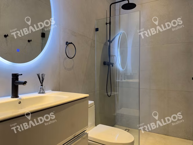 VENTA DE ESPECTACULAR APARTAMENTO REMODELADO CON PISCINA PROPIA  EN P.H. AQUALINA – PUNTA PACIFICA