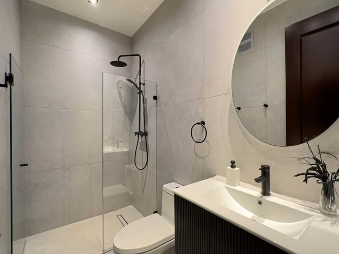 VENTA DE ESPECTACULAR APARTAMENTO REMODELADO CON PISCINA PROPIA  EN P.H. AQUALINA – PUNTA PACIFICA