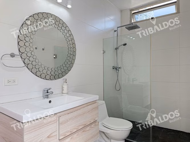 VENTA DE ESPECTACULAR APARTAMENTO REMODELADO CON PISCINA PROPIA  EN P.H. AQUALINA – PUNTA PACIFICA