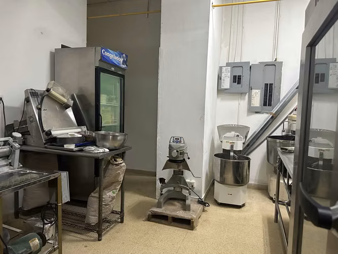 VENTA DE LOCAL COMERCIAL RENTANDO EN HATO PINTADO A PASOS DE LA 12 DE OCTUBRE