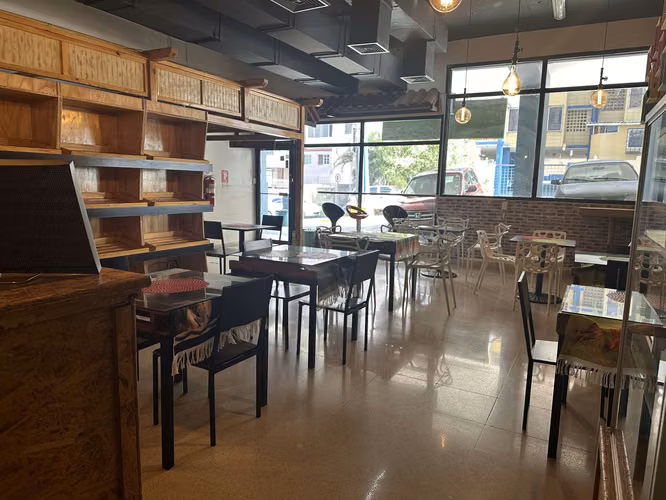 VENTA DE LOCAL COMERCIAL RENTANDO EN HATO PINTADO A PASOS DE LA 12 DE OCTUBRE