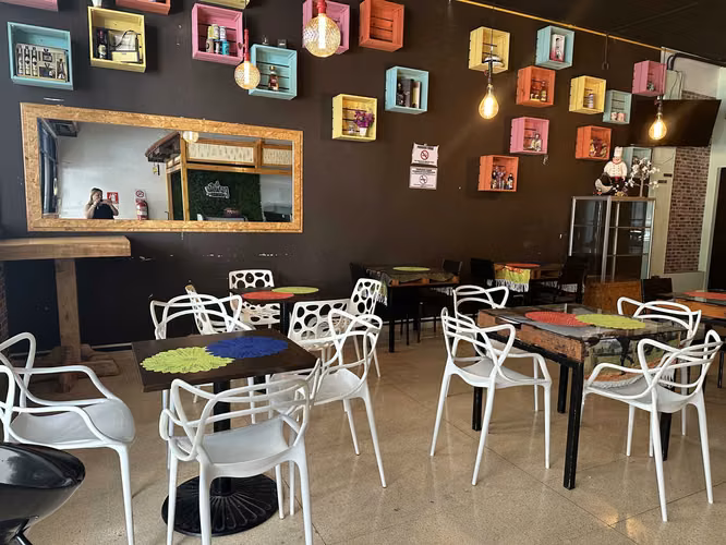 VENTA DE LOCAL COMERCIAL RENTANDO EN HATO PINTADO A PASOS DE LA 12 DE OCTUBRE