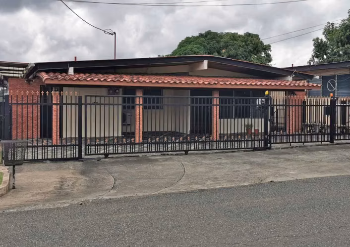 CASA EN CLUB X, BETHANIA