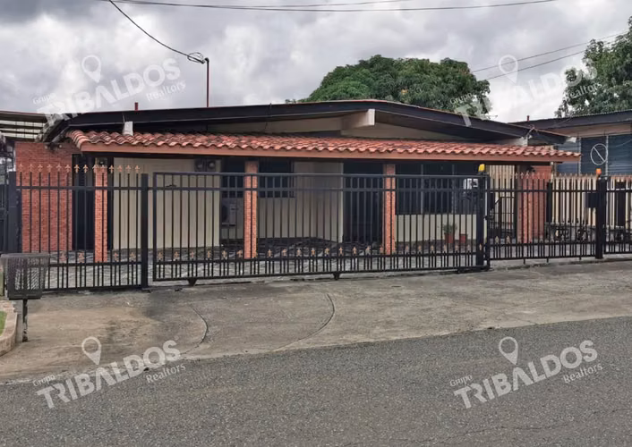 CASA EN CLUB X, BETHANIA