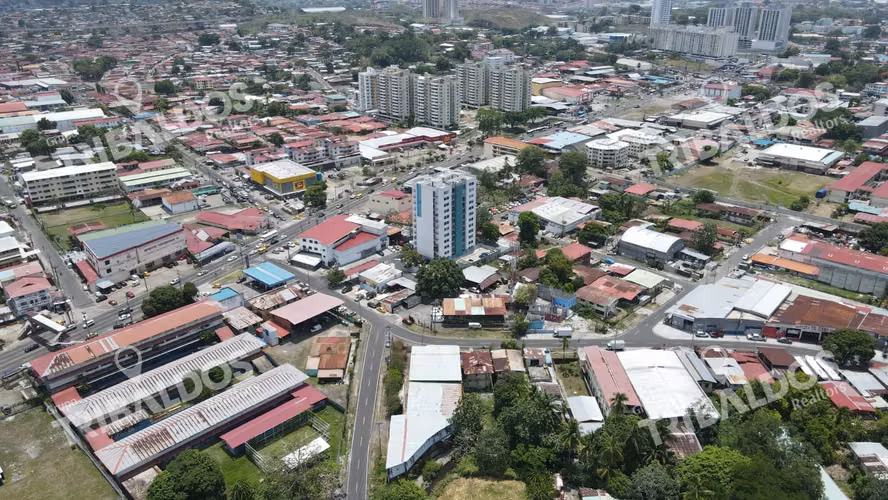 SE VENDE TERRENO/GALERA EN PARQUE LEFEVRE - Imagen 8