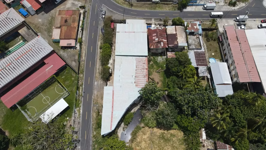 SE VENDE TERRENO/GALERA EN PARQUE LEFEVRE