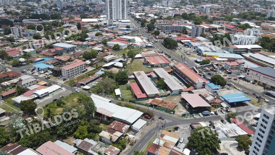 SE VENDE TERRENO/GALERA EN PARQUE LEFEVRE - Imagen 5