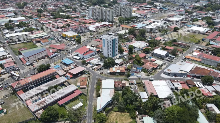 SE VENDE TERRENO/GALERA EN PARQUE LEFEVRE - Imagen 4