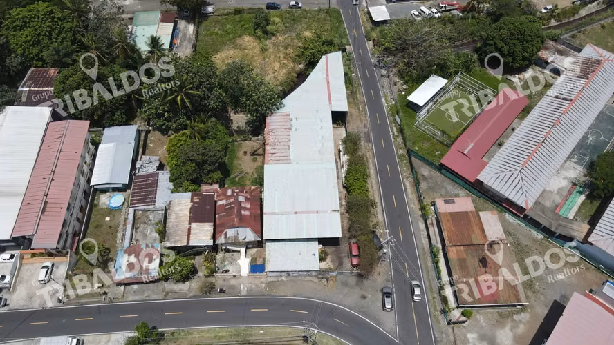 SE VENDE TERRENO/GALERA EN PARQUE LEFEVRE - Imagen 7