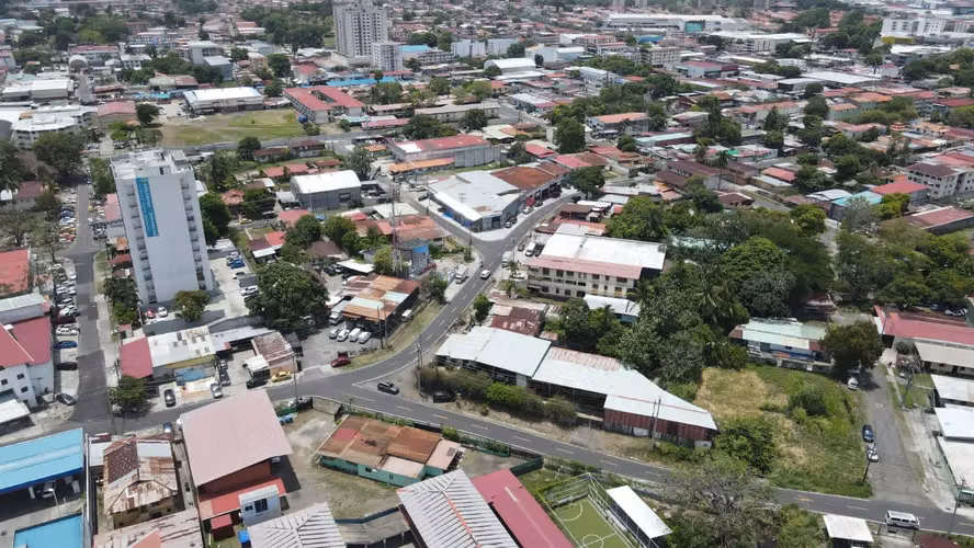 SE VENDE TERRENO/GALERA EN PARQUE LEFEVRE
