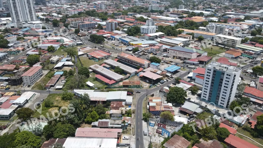 SE VENDE TERRENO/GALERA EN PARQUE LEFEVRE - Imagen 10
