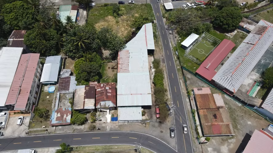SE VENDE TERRENO/GALERA EN PARQUE LEFEVRE