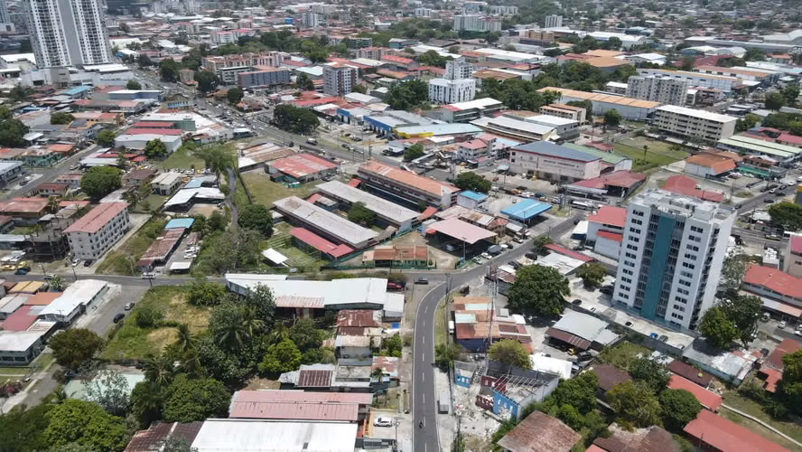 SE VENDE TERRENO/GALERA EN PARQUE LEFEVRE