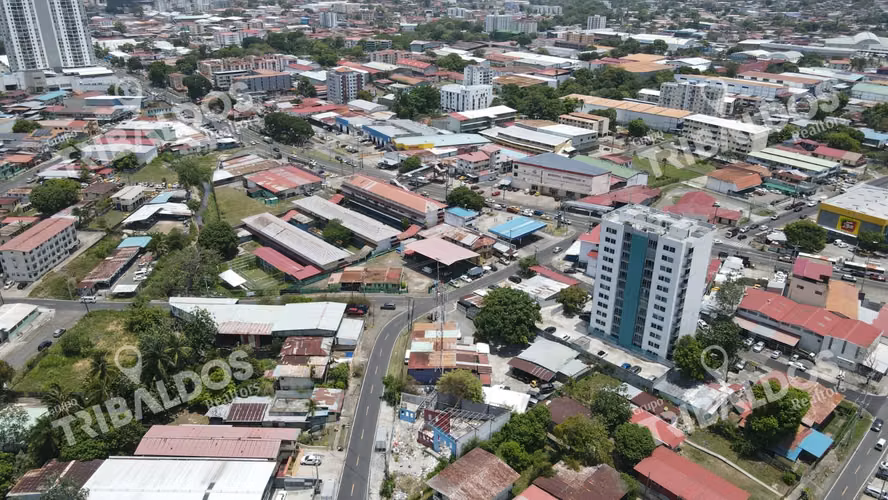 SE VENDE TERRENO/GALERA EN PARQUE LEFEVRE - Imagen 3