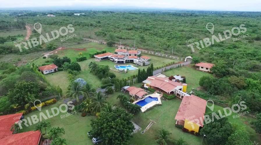 Venta de Casa de Playa en Sea Cliff, con Piscina - Imagen 4