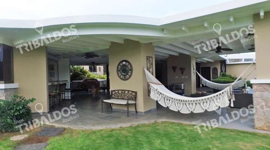 Venta de Casa de Playa en Sea Cliff, con Piscina - Imagen 8