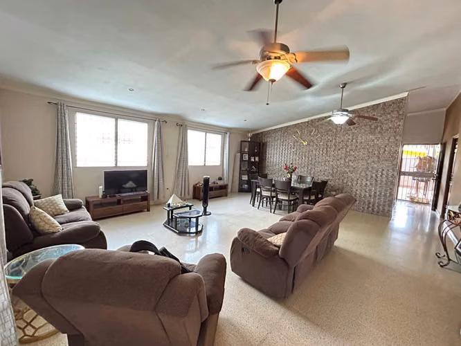 VENTA DE CASA EN LOMAS DEL GOLF