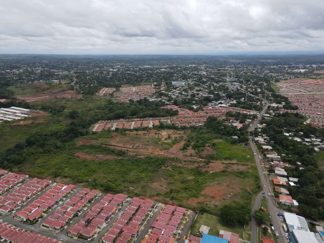 VENTA DE TERRENO EN PLAYA LEONA, LA CHORRERA