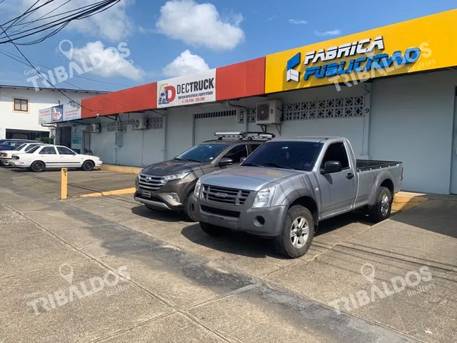 VENTA DE PLAZA COMERCIAL EN PH PLAZA FERNAND BETANIA