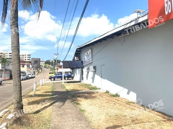 VENTA DE PLAZA COMERCIAL EN PH PLAZA FERNAND BETANIA
