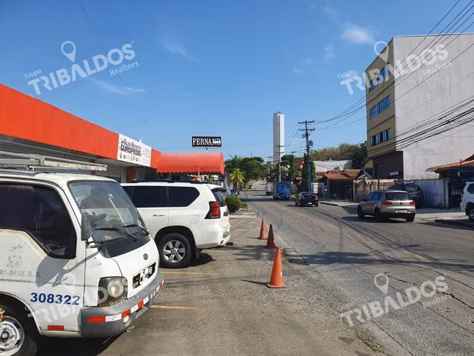 VENTA DE PLAZA COMERCIAL EN PH PLAZA FERNAND BETANIA