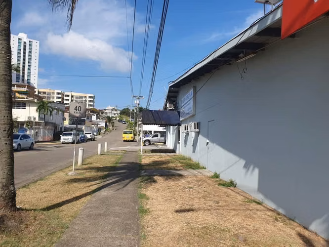 VENTA DE PLAZA COMERCIAL EN PH PLAZA FERNAND BETANIA