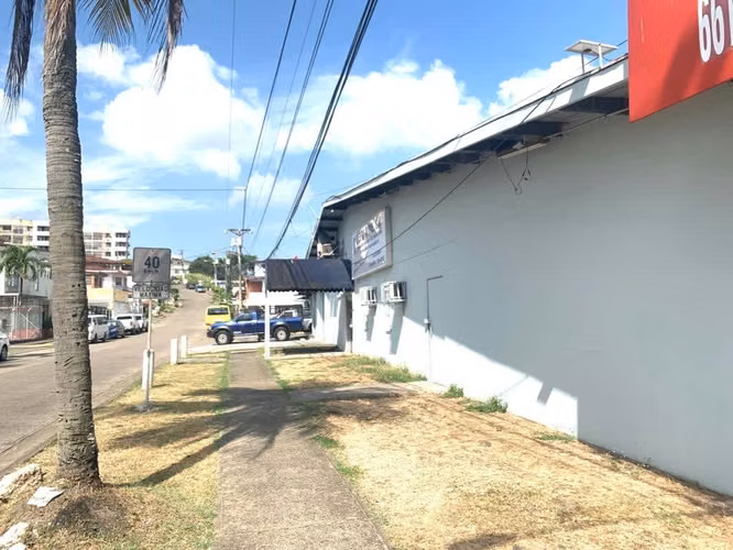 VENTA DE PLAZA COMERCIAL EN PH PLAZA FERNAND BETANIA