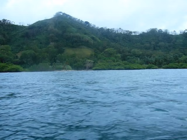 Venta de terreno frente a playa Puerto Lindo Colón