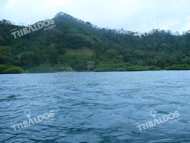 Venta de terreno frente a playa Puerto Lindo Colón