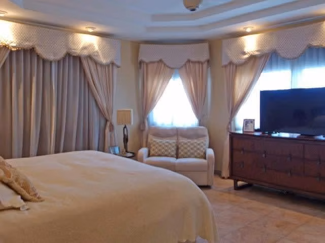 VENTA DE CASA EN DOS MARES CON PISCINA, EXCELENTE UBICACIÓN - Imagen 2