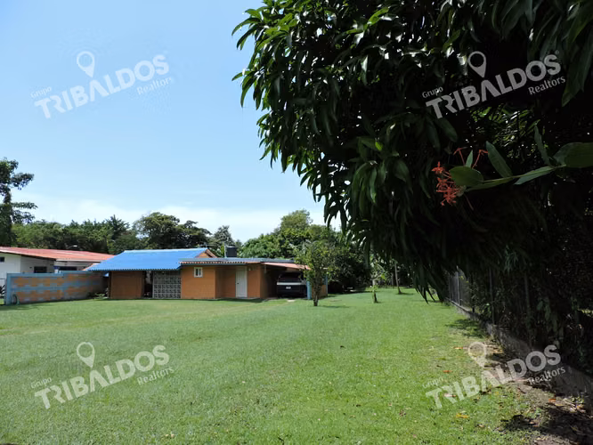 CASA EN SANTA CLARA