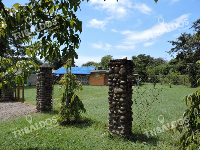 CASA EN SANTA CLARA