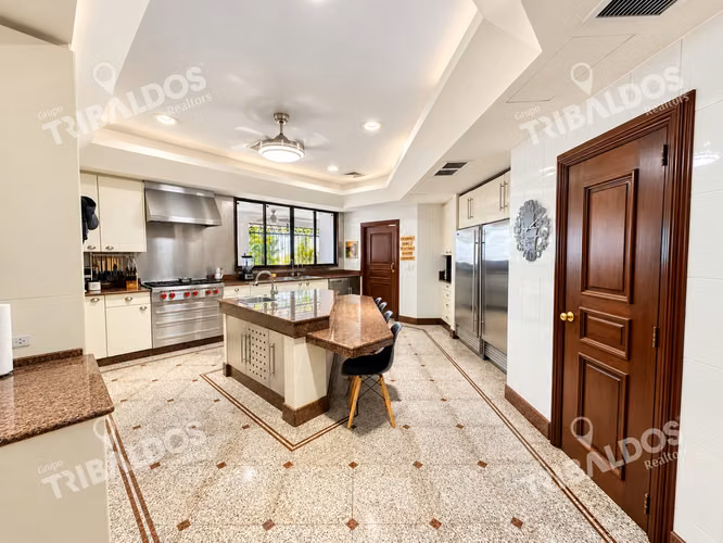 Casa en Venta en Altos del Golf, Panamá | 5 Recámaras, Piscina y 6 Estacionamientos - Imagen 12