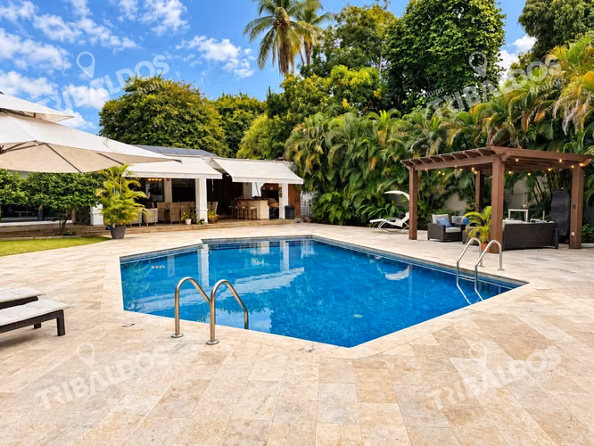 Casa en Venta en Altos del Golf, Panamá | 5 Recámaras, Piscina y 6 Estacionamientos - Imagen 6