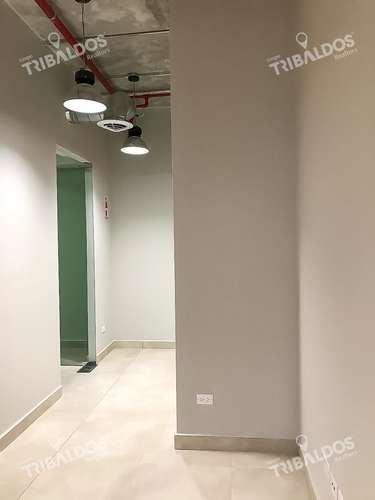 VENTA DE OFICINA EN OBARRIO, PH SORTIS - Imagen 2