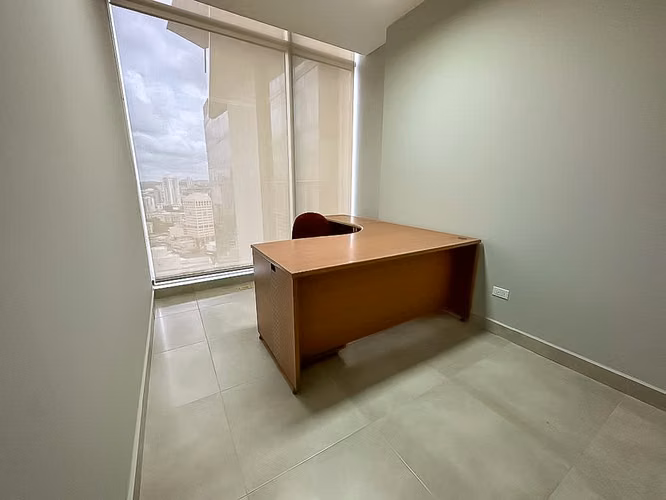 VENTA DE OFICINA EN OBARRIO, PH SORTIS - Imagen 9