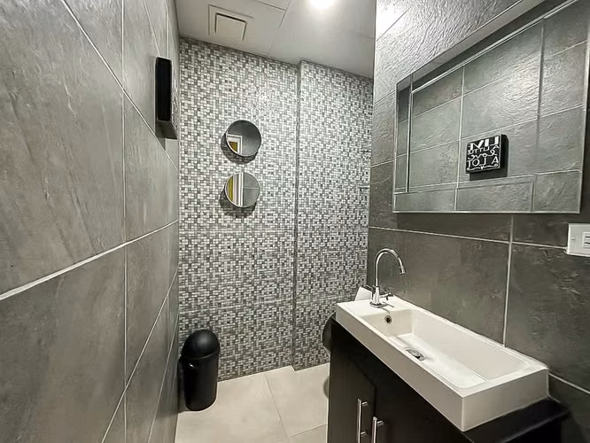 VENTA DE OFICINA EN OBARRIO, PH SORTIS - Imagen 16