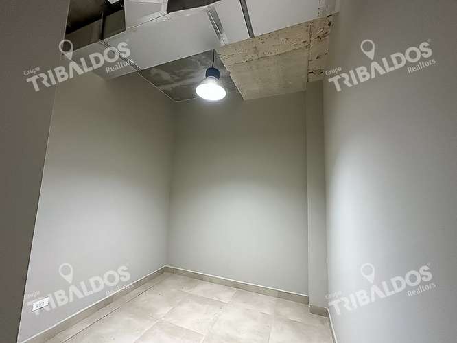 VENTA DE OFICINA EN OBARRIO, PH SORTIS - Imagen 5