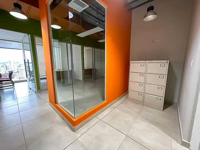 VENTA DE OFICINA EN OBARRIO, PH SORTIS - Imagen 7