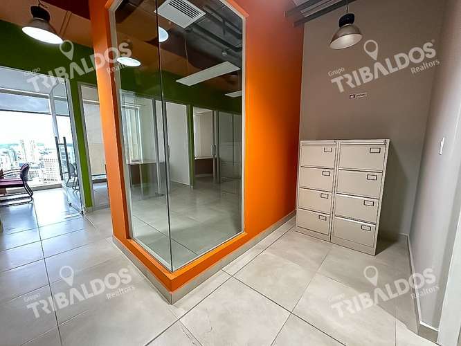 VENTA DE OFICINA EN OBARRIO, PH SORTIS - Imagen 7