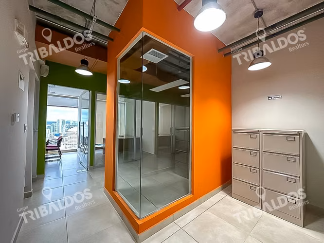 VENTA  DE OFICINA EN OBARRIO, PH SORTIS